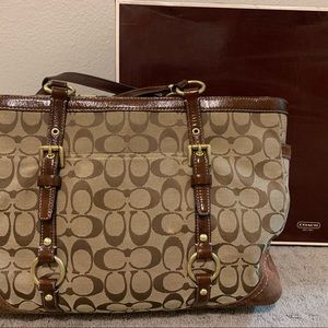 Vintage Coach Handbag. Excellent condition. Comes with dust bag & original box.